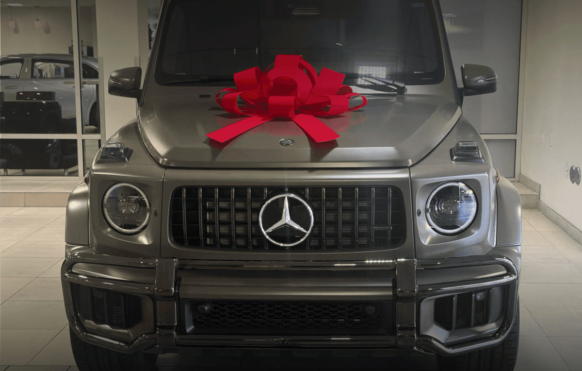 Mercedes-Benz G-Class with a red bow