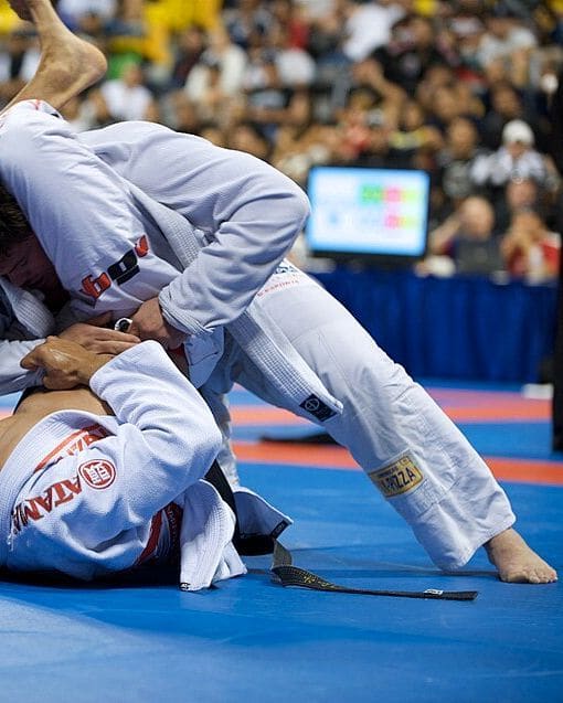 Triangle choke